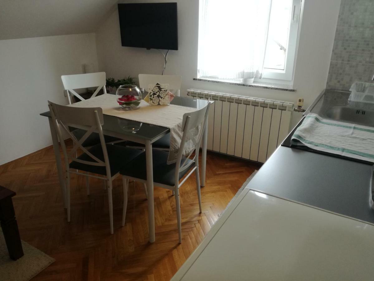 Apartman Jasmin Apartment Catrnja Luaran gambar
