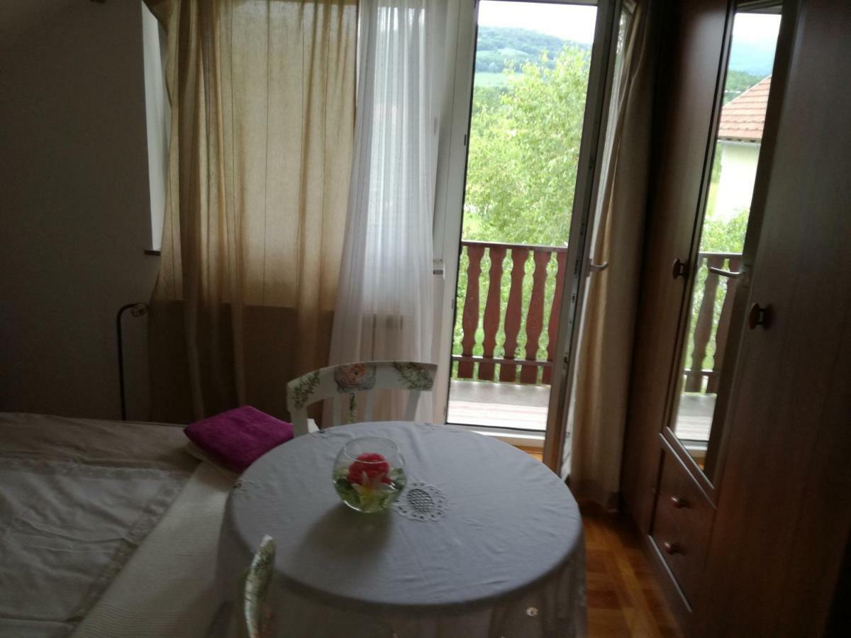 Apartman Jasmin Apartment Catrnja Luaran gambar