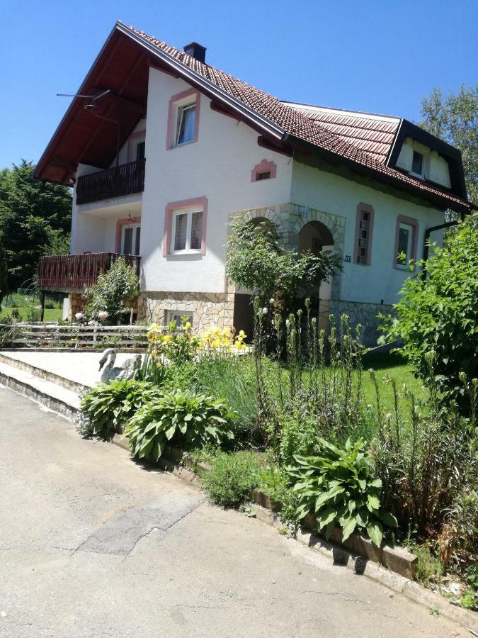 Apartman Jasmin Apartment Catrnja Luaran gambar