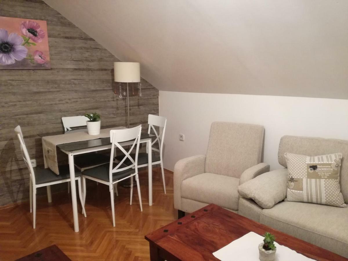 Apartman Jasmin Apartment Catrnja Luaran gambar