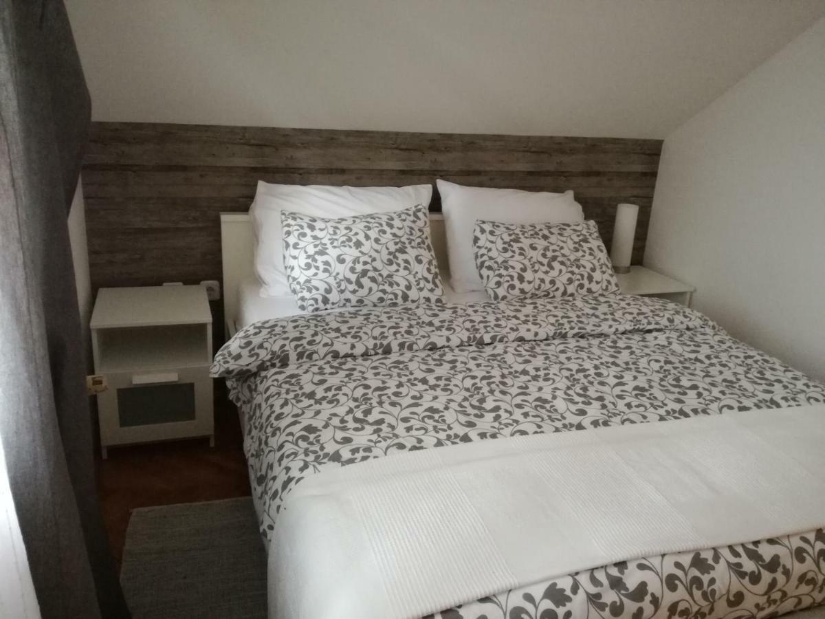 Apartman Jasmin Apartment Catrnja Luaran gambar